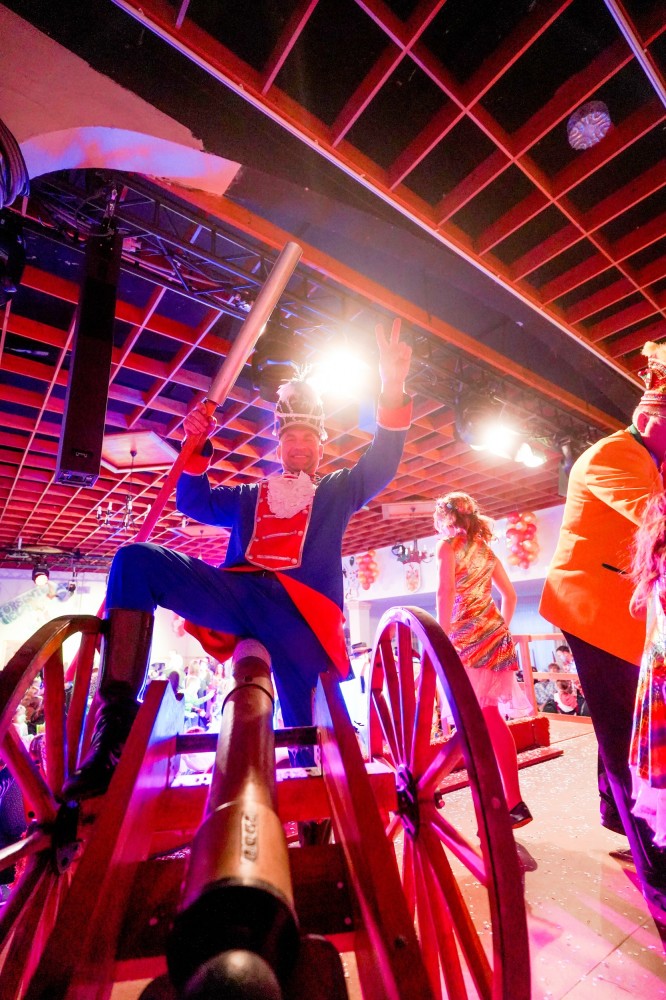 167 138 A7302379-2500