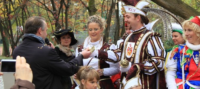 11.11.2013 So bekamen die Narren den Schlüssel. 11.11.2013 So bekamen die Narren den Schlüssel.