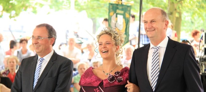 Unsere Garde im Rosengarten Unsere Garde im Rosengarten