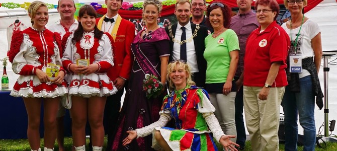 Der Bürgermeister mit der Rosenkönigin beim KCS