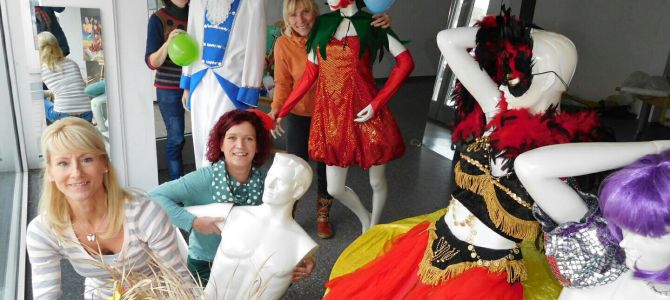 Die Forster Närrinnen und Narren lassen das Stadtbild bunter werden