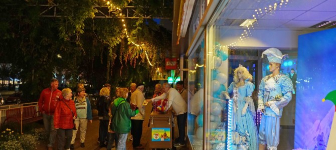 Farbe und Frohsinn im Schaufenster