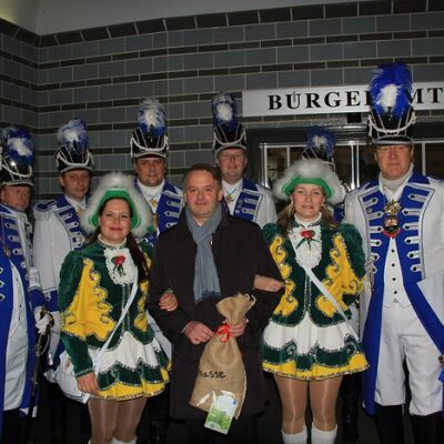 Der Bürgermeister lässt sich entschuldigen. Aber Herr Handreck übernimmt den Job "sehr" gerne.