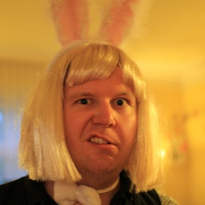 Ist der hübsch. Noch mehr hübsche Menschen seht ihr in den Veranstaltungen.