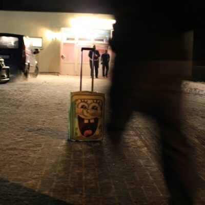 Fahrt zum Männerballett-Turnier in Kokwitz. Immer dabei der Spongebobkoffer!