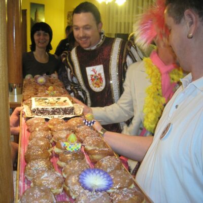 Bäckermeister Axel Langner spendiert tolle Karnevalistische Köstlichkeiten