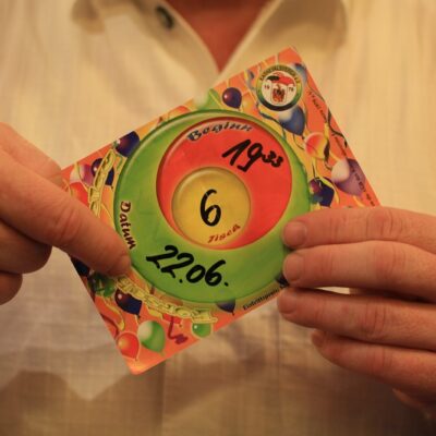 Schreibfehler sorgt für allgemeine Erheiterung: Mal sehen wer am 22.6. zum Karneval geht.