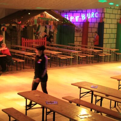 Der Saal ist noch leer.