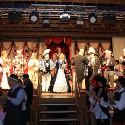 Wo das Lausitzer Prinzenpaar ist, sind die Herren Ehrensenatoren nicht weit.