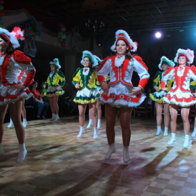 Bühne frei! für die Funkengarde.