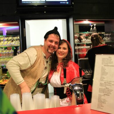 Rayk ist doch überall hinterm Tresen zu finden.