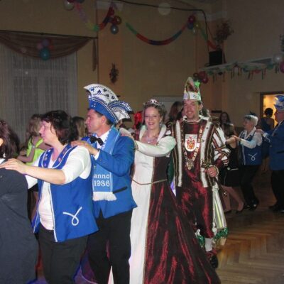 Polonaise  auch durch die Küche.