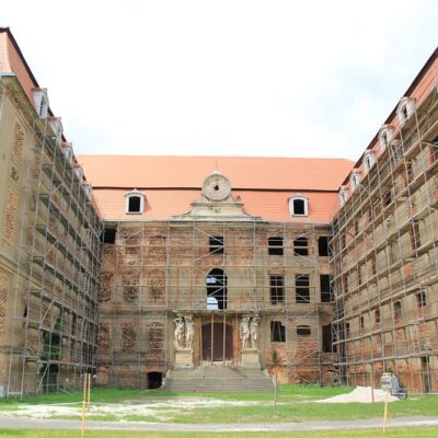 Das Schloss wird saniert.