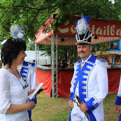 Organisatorin Angela bei der Einweisung.