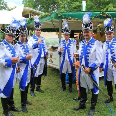 Geht aufs Haus. Bei Fran´zl  Worrichs Satnd.