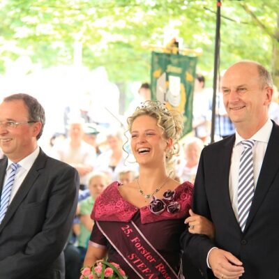 Alle sind sichtbar glücklich.