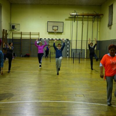 Dank Kerstins unermüdlichen Einsatz jede Woche werden die verrückten Hühner zu tanzenden verrückten Hühnern.