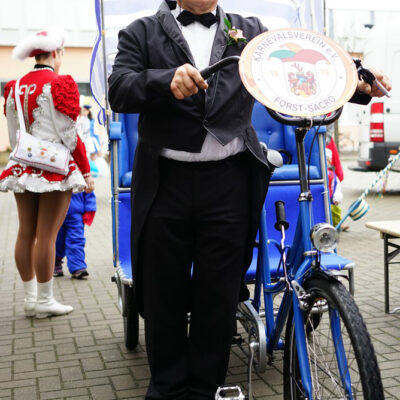 Viel Arbeit hat Rad Rolf in seine Rickscha gesteckt