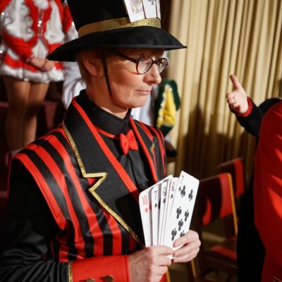 Gehört zum Schowtanz der Runzelfunken.