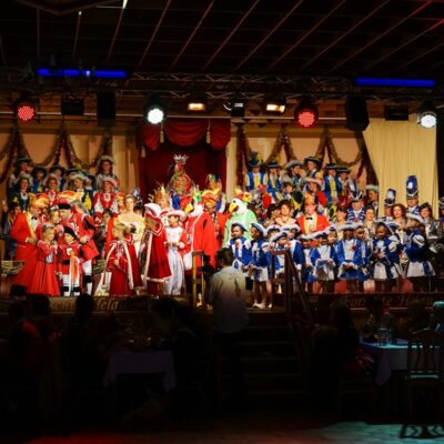 Die Bühne war wieder voll, genauso wie der Saal. Tolles  Publikum hier.