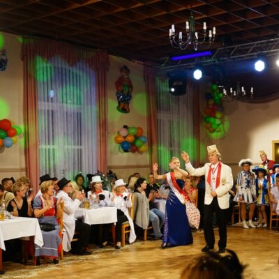 Die Lady Karneval mit dem Präsidenten des KVL