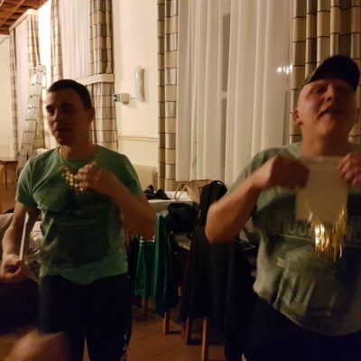 Neuer Schmuck für die Grazien des Männerballett.